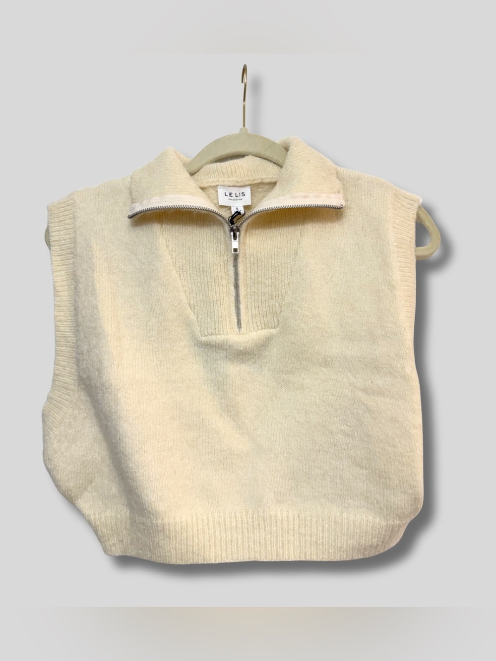 NWT Le Lis Cream Zip-Neck Sleeveless V-Neck Sweater Vest